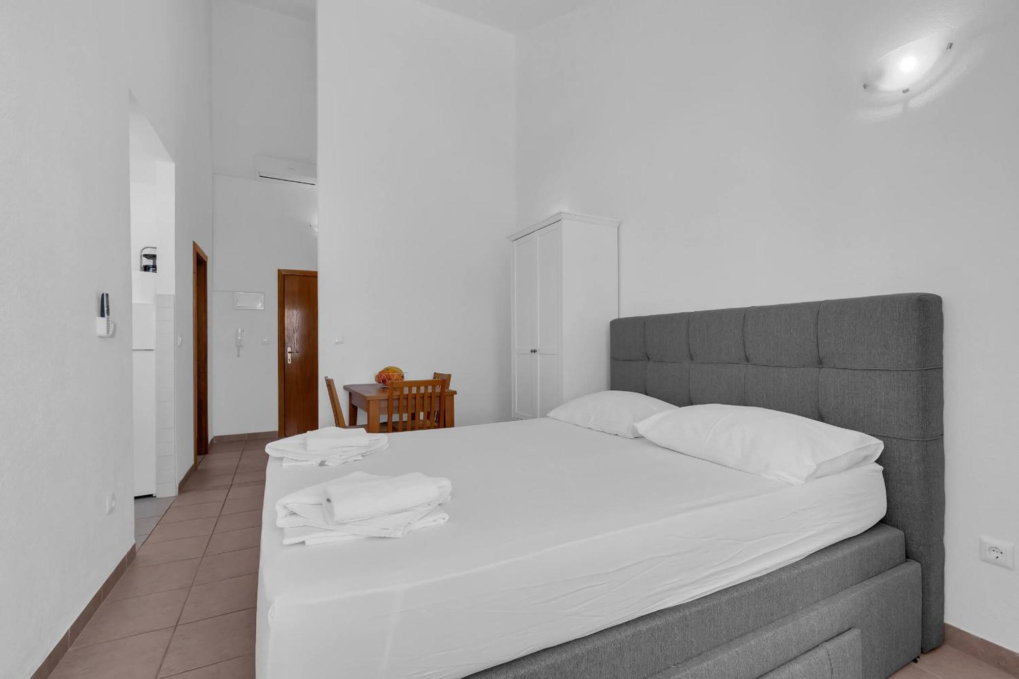 Apartments Marin Brela Room photo
